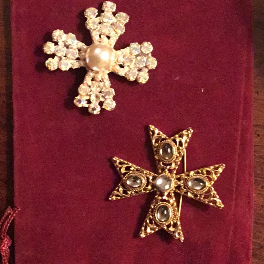 Fashion pins
